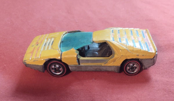 YELLOW HOT WHEELS CARABO WITH DOORS BROKEN OFF