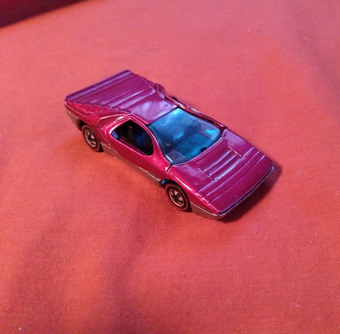 MAGENTA HOT WHEELS - BACK NOT PAINTED BLACK