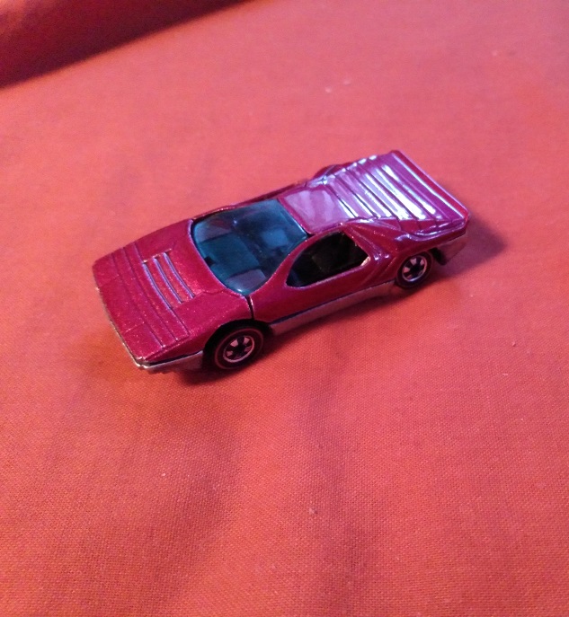 MAGENTA HOT WHEELS - BACK NOT PAINTED BLACK