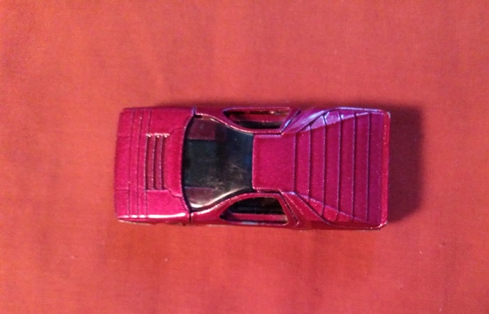 MAGENTA HOT WHEELS - BACK NOT PAINTED BLACK
