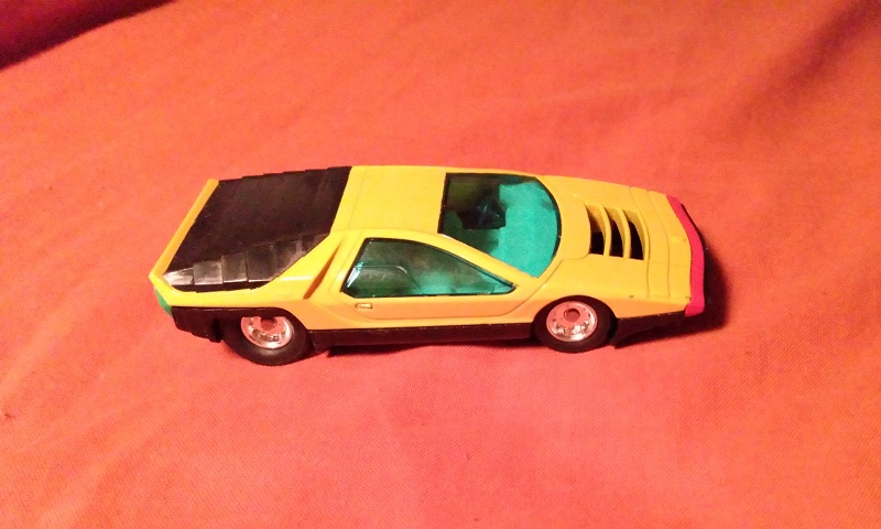 YELLOW DINKY TOYS CARABO BERTONE