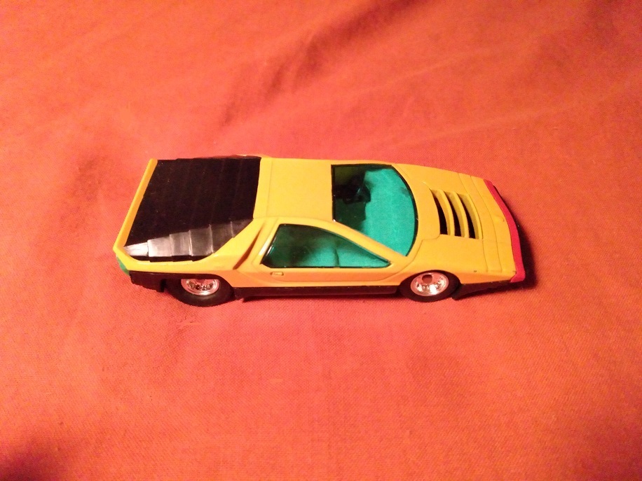 YELLOW DINKY TOYS CARABO BERTONE