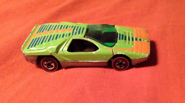 GREEN WITH ORANGE AND BLUE HOT WHEELS CARABO
