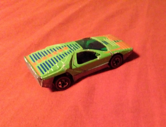 GREEN WITH ORANGE AND BLUE HOT WHEELS CARABO