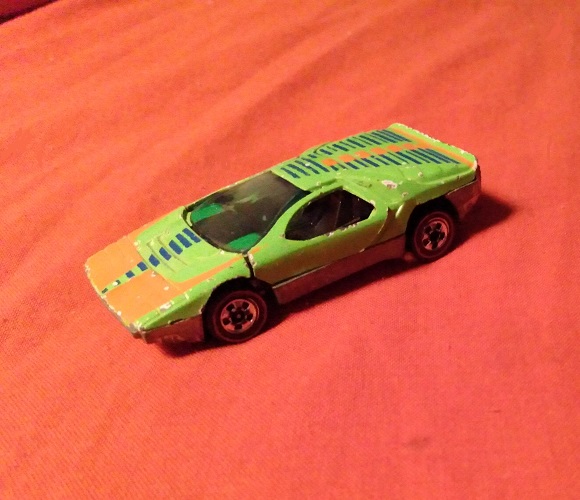 GREEN WITH ORANGE AND BLUE HOT WHEELS CARABO