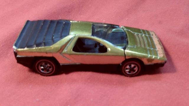 METALLIC YELLOW HOT WHEELS CARABO