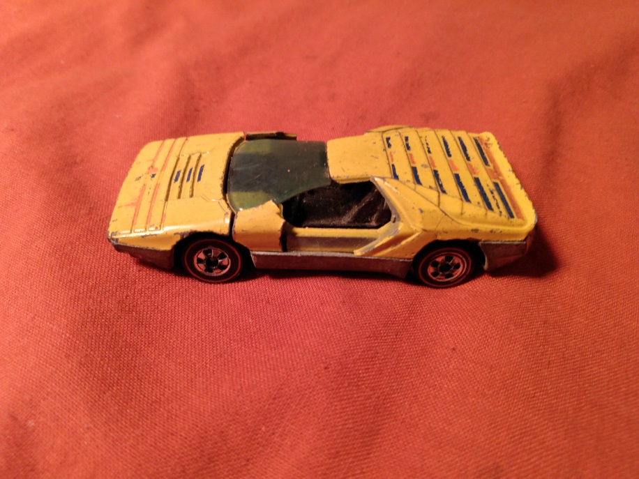 YELLOW HOT WHEELS CARABO WITH DOORS BROKEN OFF