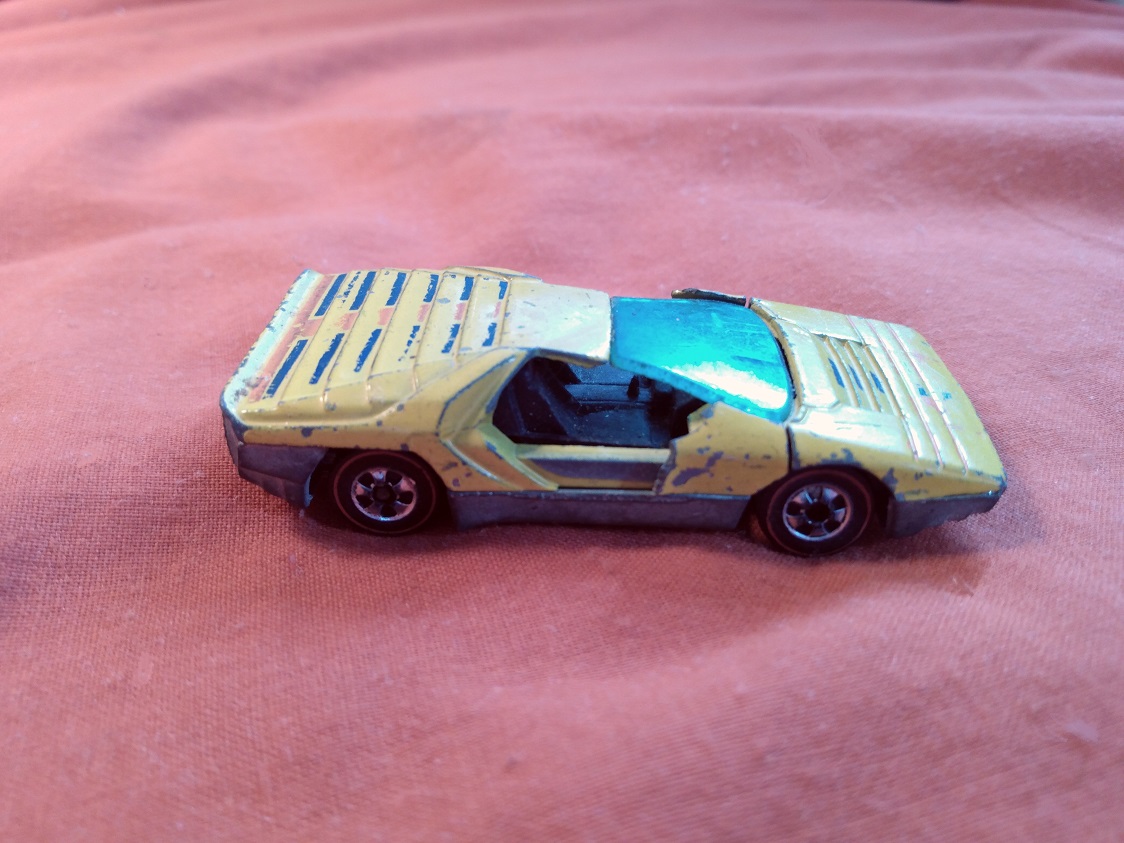 YELLOW HOT WHEELS CARABO WITH DOORS BROKEN OFF