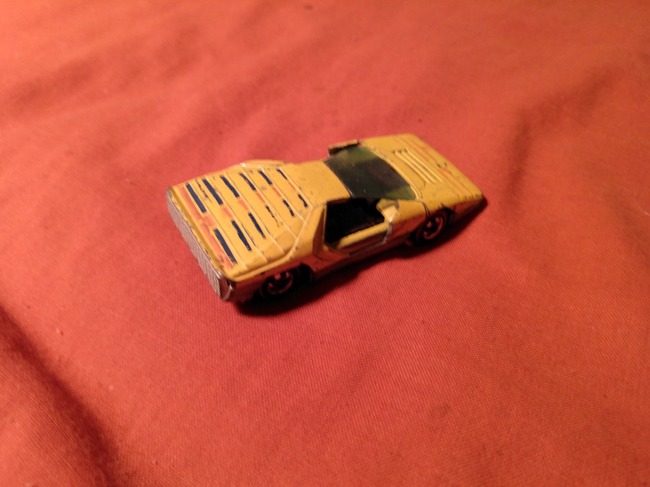 YELLOW HOT WHEELS CARABO WITH DOORS BROKEN OFF