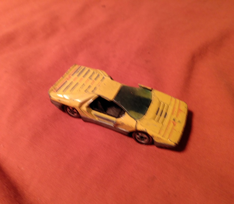 YELLOW HOT WHEELS CARABO WITH DOORS BROKEN OFF