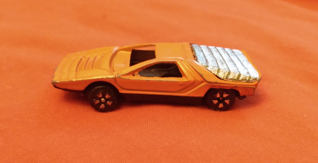 ORANGE PLAYART CARABO BERTONE WITH MISSING WINDSHIELD