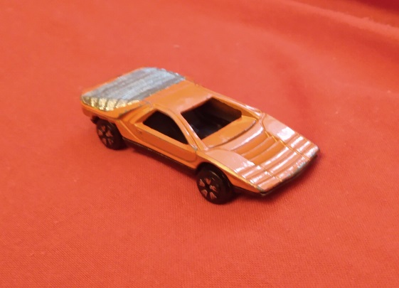 ORANGE PLAYART CARABO BERTONE WITH MISSING WINDSHIELD