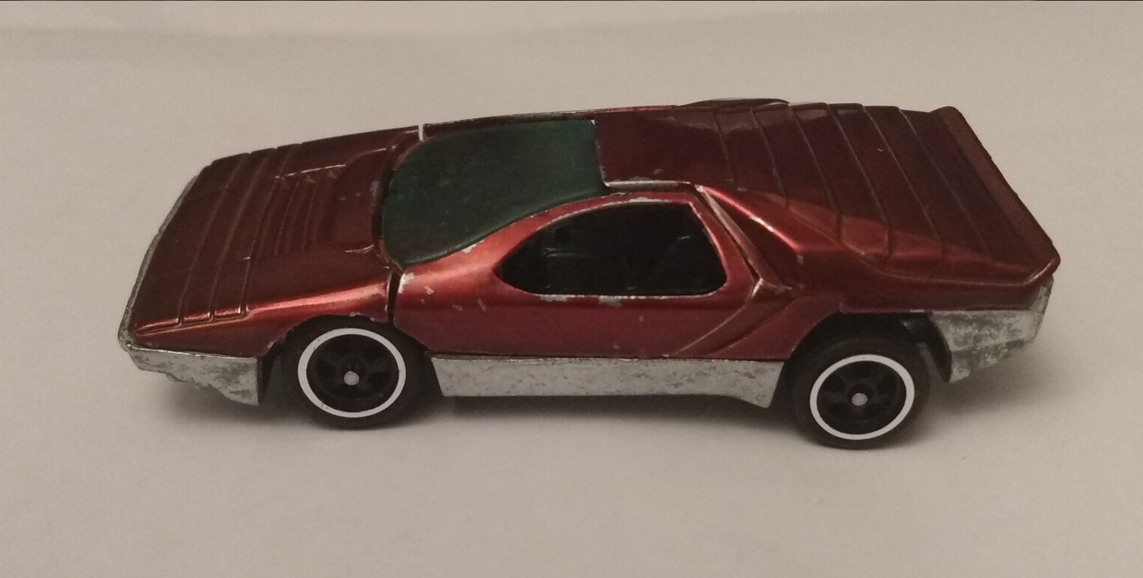CUSTOM APPLE RED MAGNETIC HOT WHEELS CARABO
