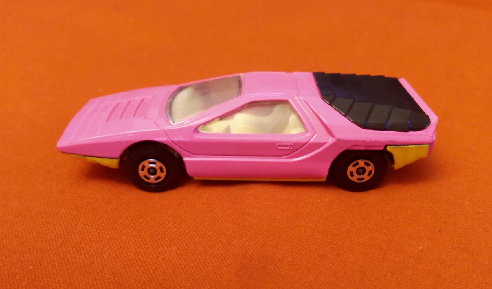 LESNEY MATCHBOX BRIGHT PINK WITHOUT STRIPES ALFA CARABO