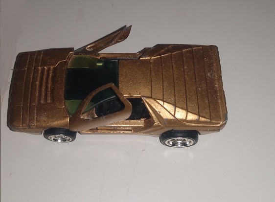 GOLD CUSTOM HOT WHEELS ALFA CARABO