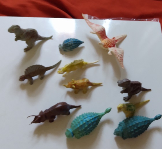 GROUP OF SMALL PIECES