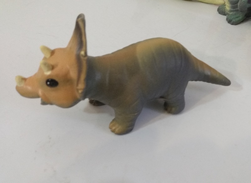 TOY MAJOR TRICERATOPS