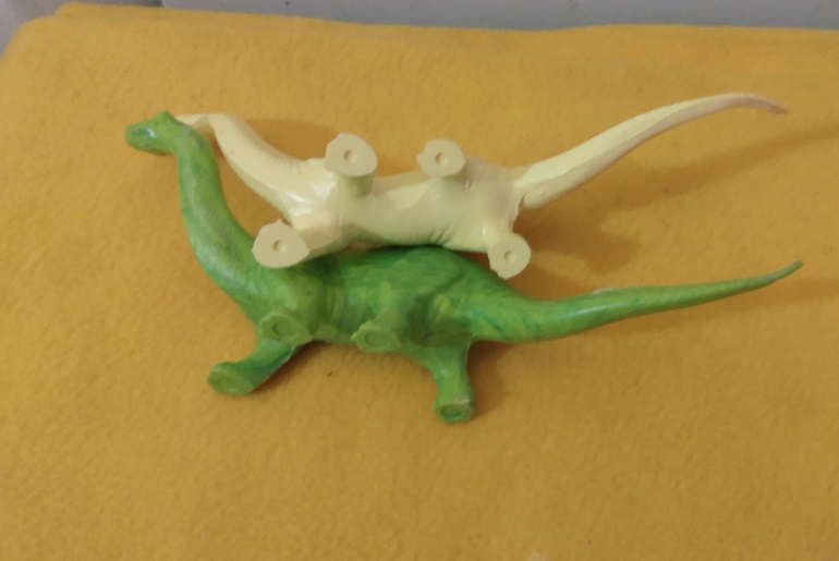 MARX RECAST BRONTOS SHOWING FEET