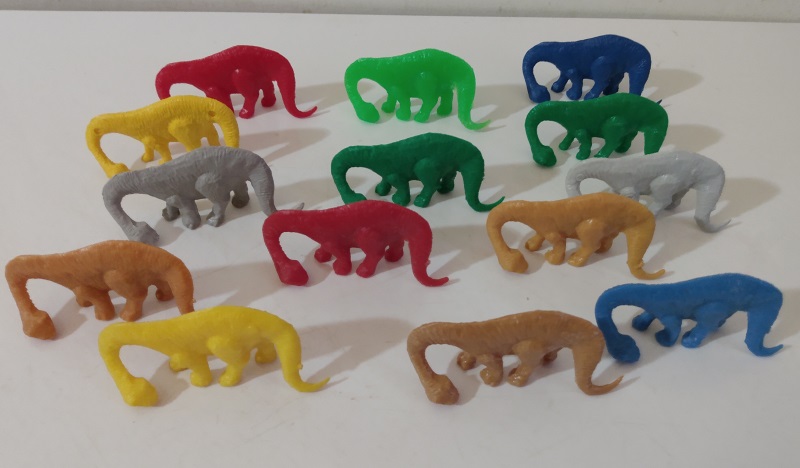 TIMMEE EARLY SERIES BRONTOSAURUS WITH HEAD TO THE GROUND