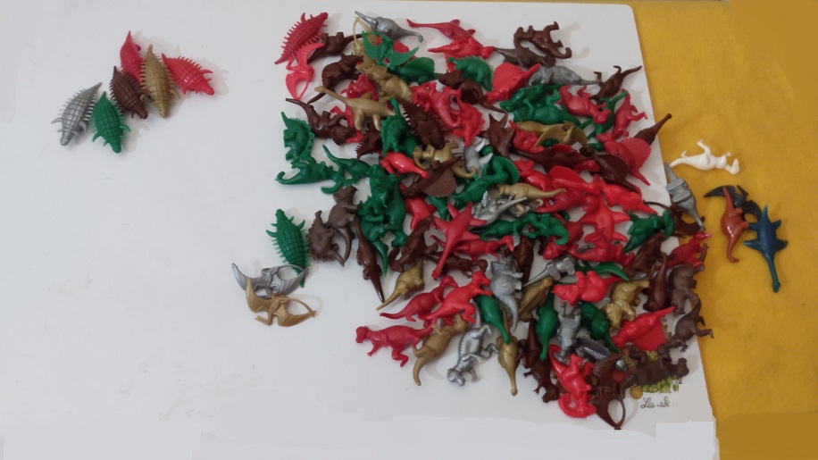 LARGE MESS OF NEWER NABISCO TYPE DINOSAURS