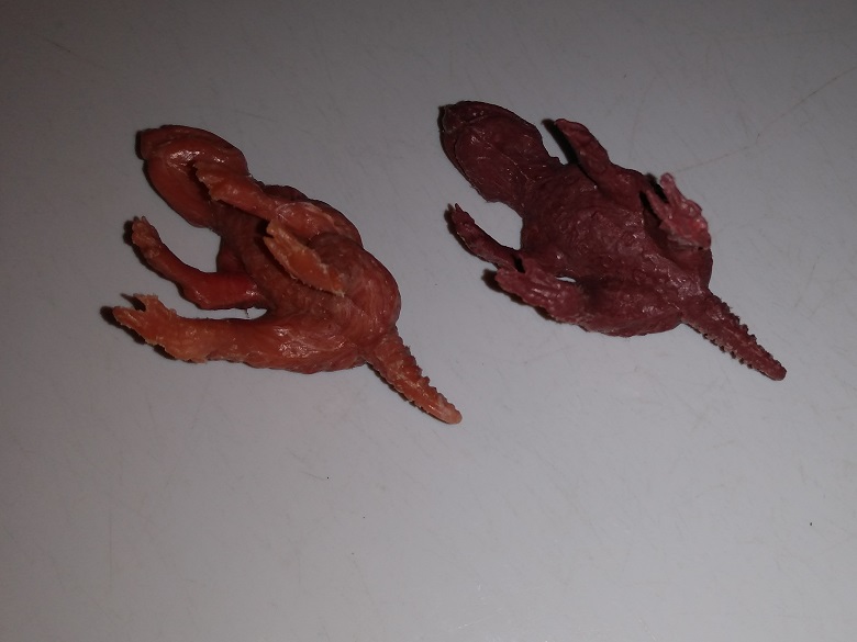 WHITE POST PSITTACOSAURUS PAIR