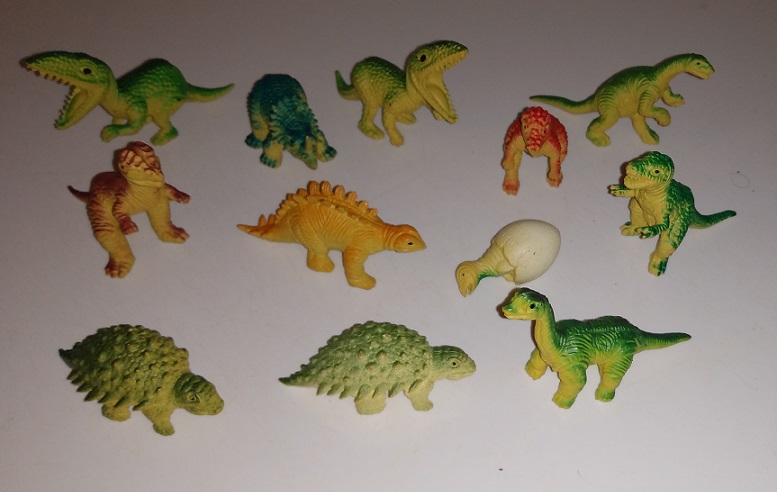 DINOWORLD PLASTIC FIGURE GROUP PHOTO
