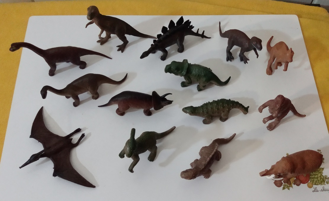 FUNRISE MEDIUM SCALE DINOSAUR FIGURES