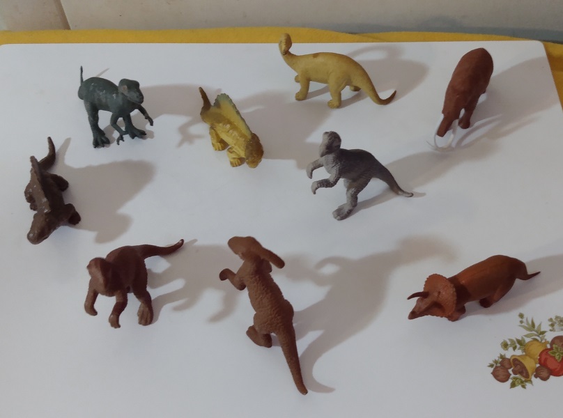 FUNRISE DINOSAUR SUITCASE BROCHURE