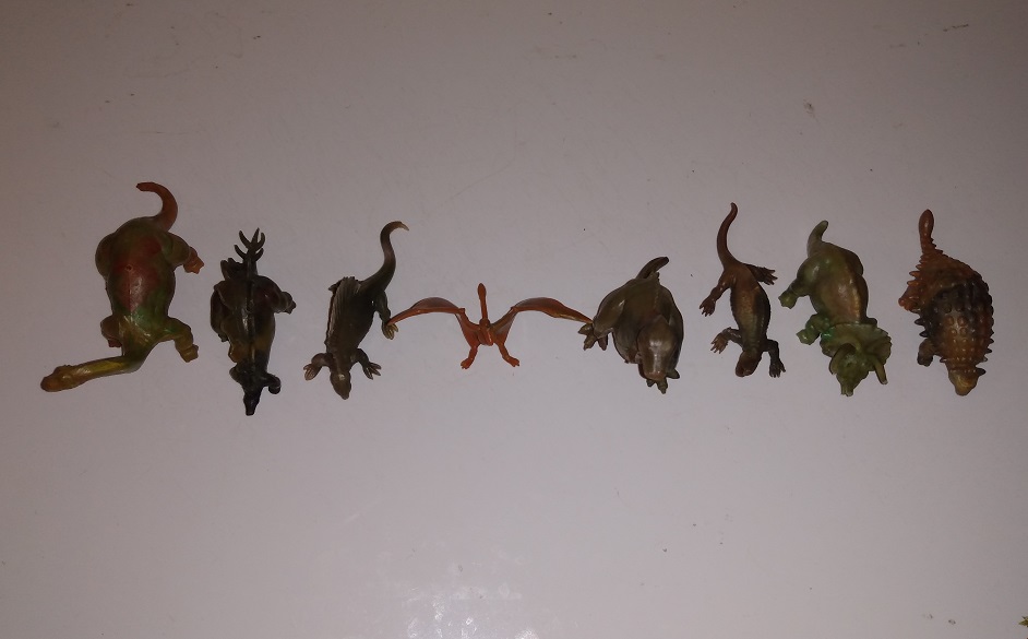 LINDE DINOSAUR GROUP PHOTO LINED UP FACING FORWARD