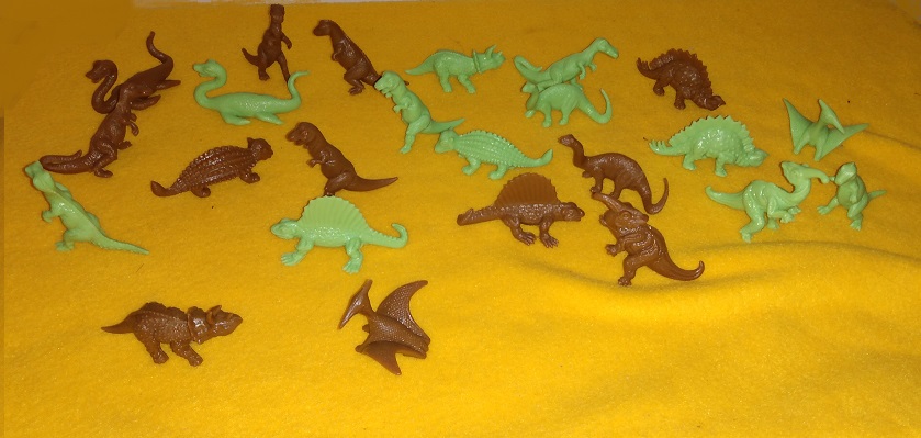 TOPPS GREEN AND BROWN DINOSAURS