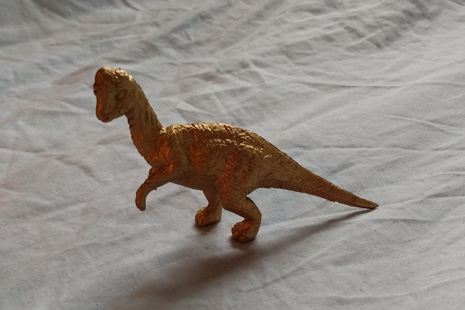 GOLD DINOSAUR