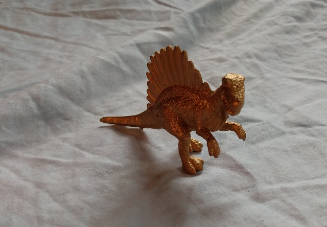 GOLD SPINOSAURUS