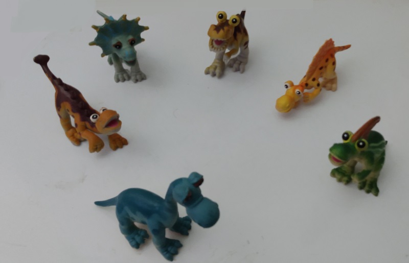 SIX SMILING DINOSAUR