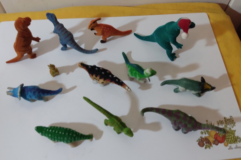 FLOCKED DINOSAUR GROUP