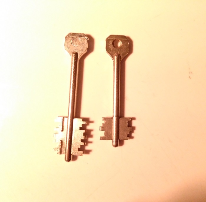 DOUBLE SIDED SKELETON KEYS