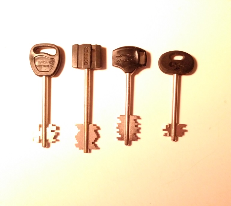DOUBLE SIDED SKELETON KEYS WITH BLACK