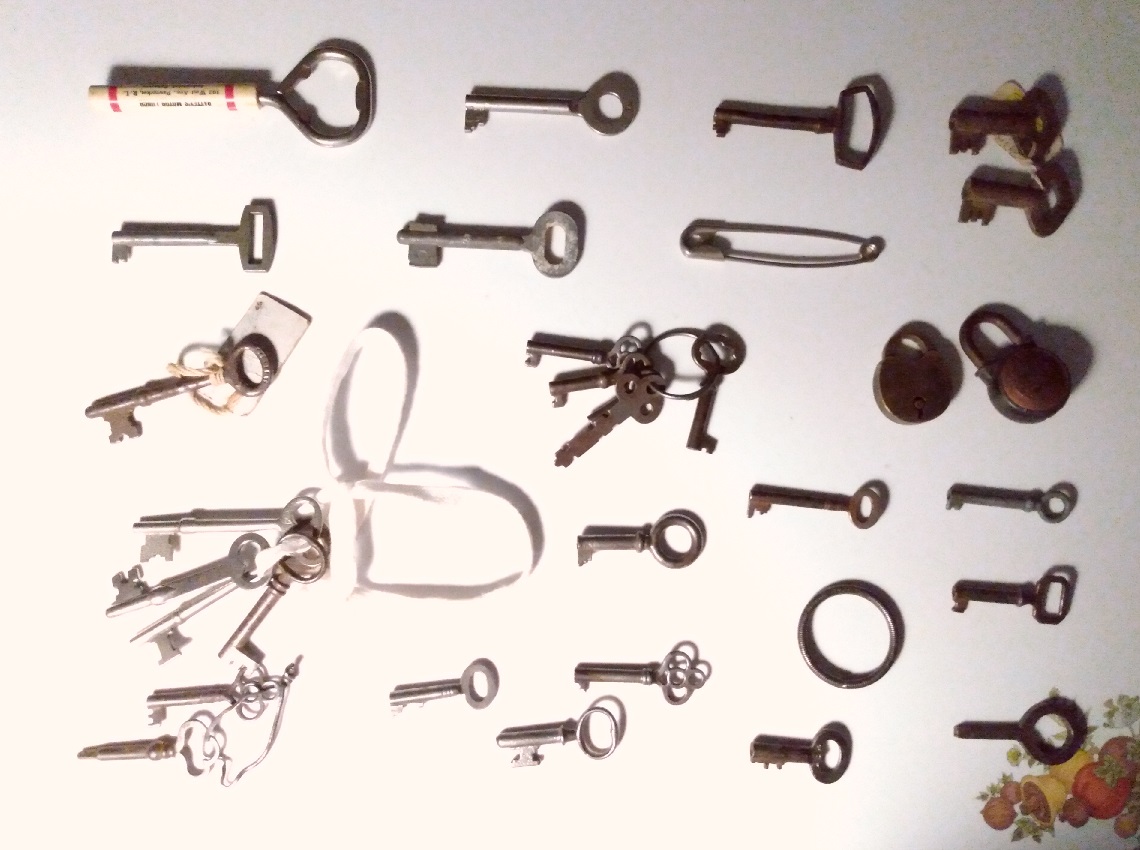 GROUP OF SKELETON KEYS