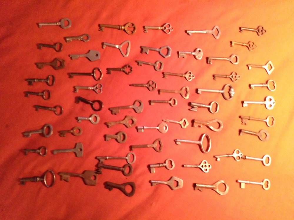 SKELETON KEY SQUARE 01