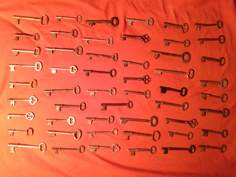 SKELETON KEY SQUARE 06